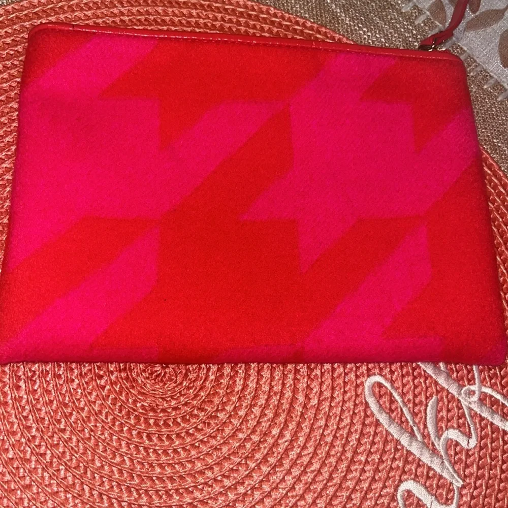 KATE SPADE New York Red Pink Zip Clutch, Pouch Bag Wool size mini NWOT
